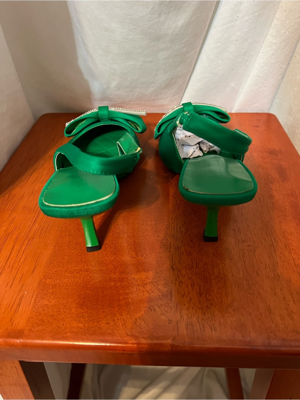 Emerald Green Bow Pointed Slingback Flats with Crystal Accent - Picture 4 of 5